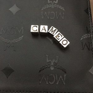 CAMEO cubes in 925 silver charm / just a chain.
